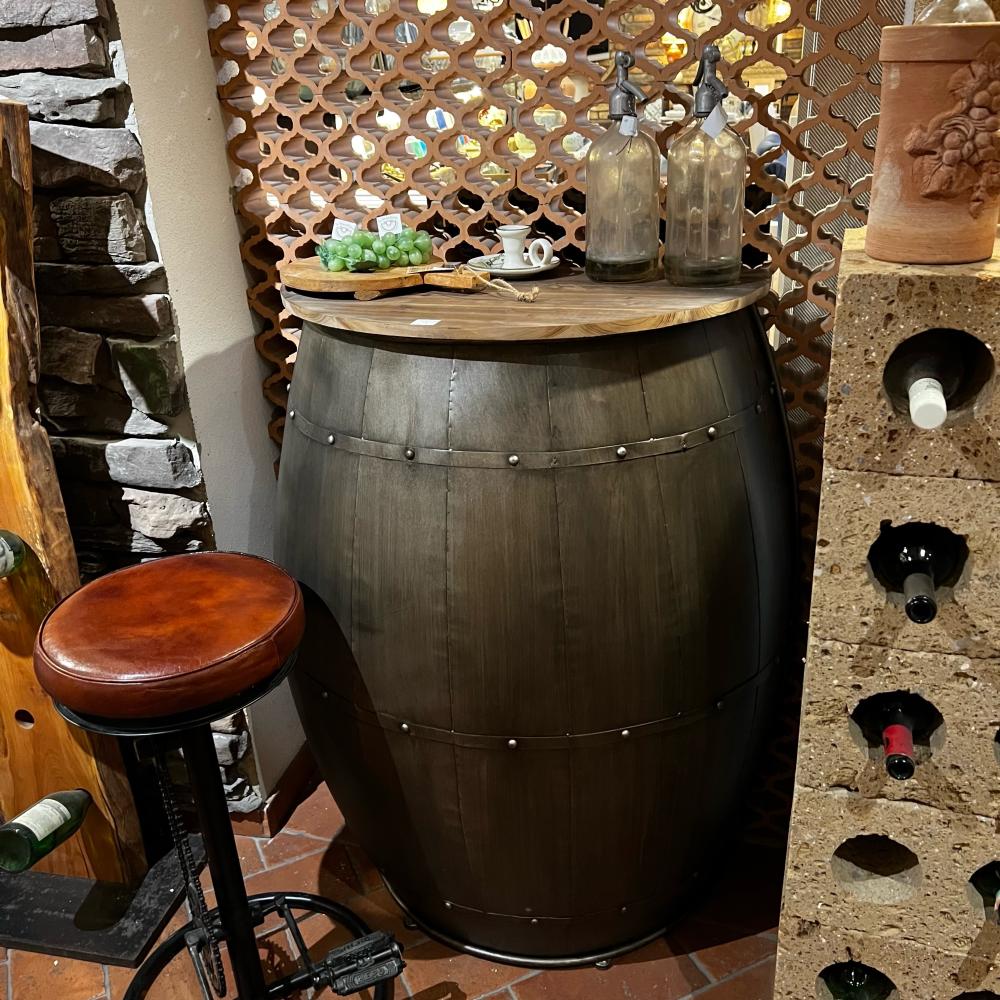 sudovy barovy pult vinaren vintage rustikalny bar pub stol jedinecny nabytok vyroba kaviaren stena konzola plech drevo lameridiana dizajn interieru mediteransky starodavny balaton jedinecny nabytok.jpg
